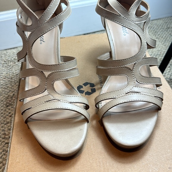 Easy Street Women's, Elated Sandal, Nude Pearlized, Size 11M - Picture 2 of 16